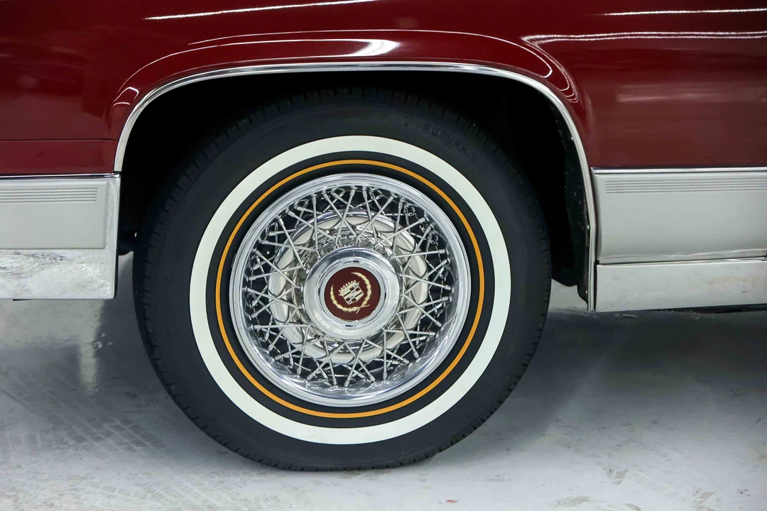 1990 Cadillac Brougham - Image 14 of 31