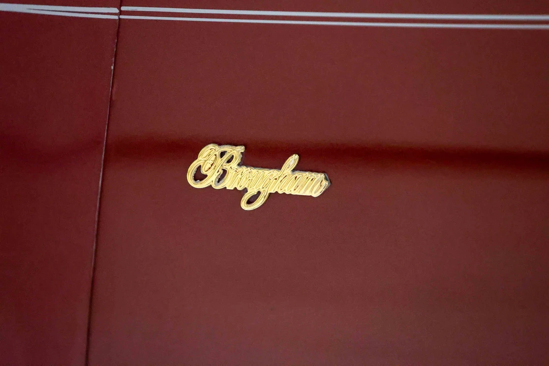 1990 Cadillac Brougham - Image 29 of 31
