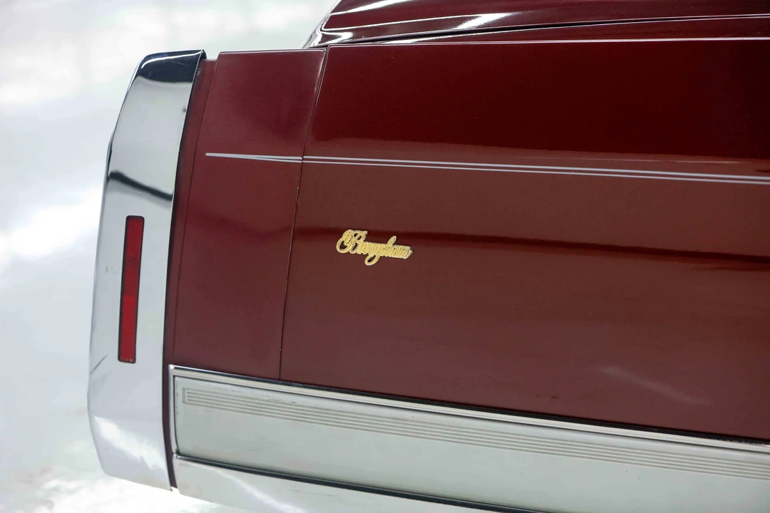 1990 Cadillac Brougham - Image 30 of 31