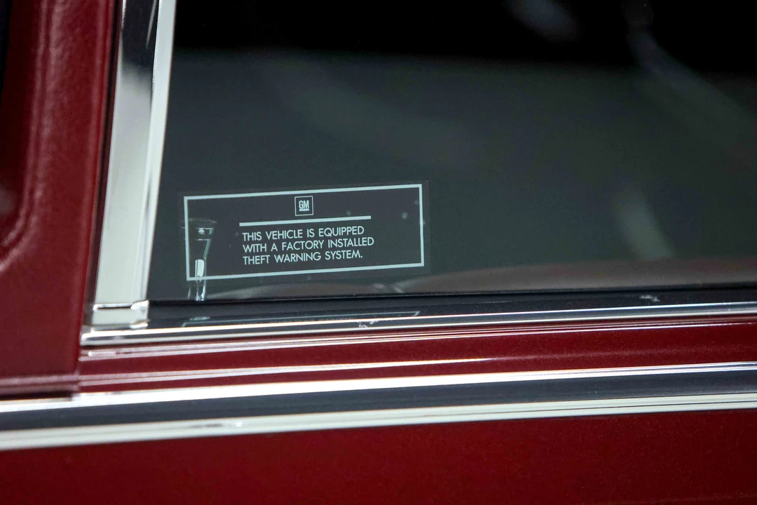 1990 Cadillac Brougham - Image 27 of 31