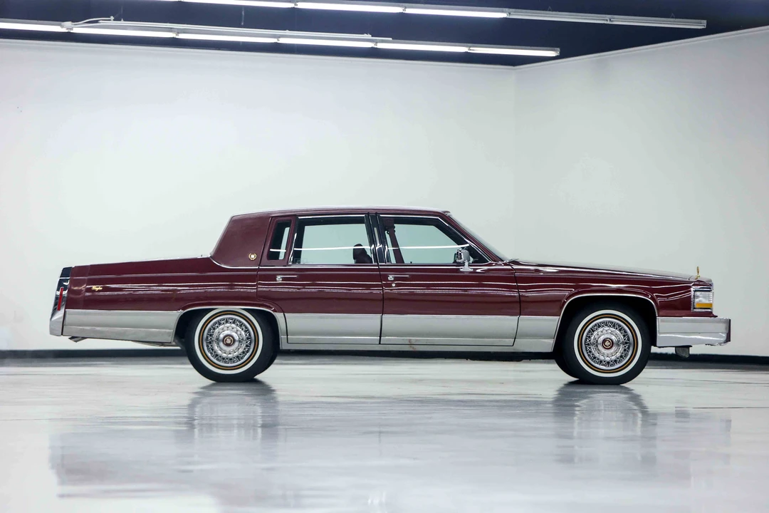 1990 Cadillac Brougham - Image 6 of 31