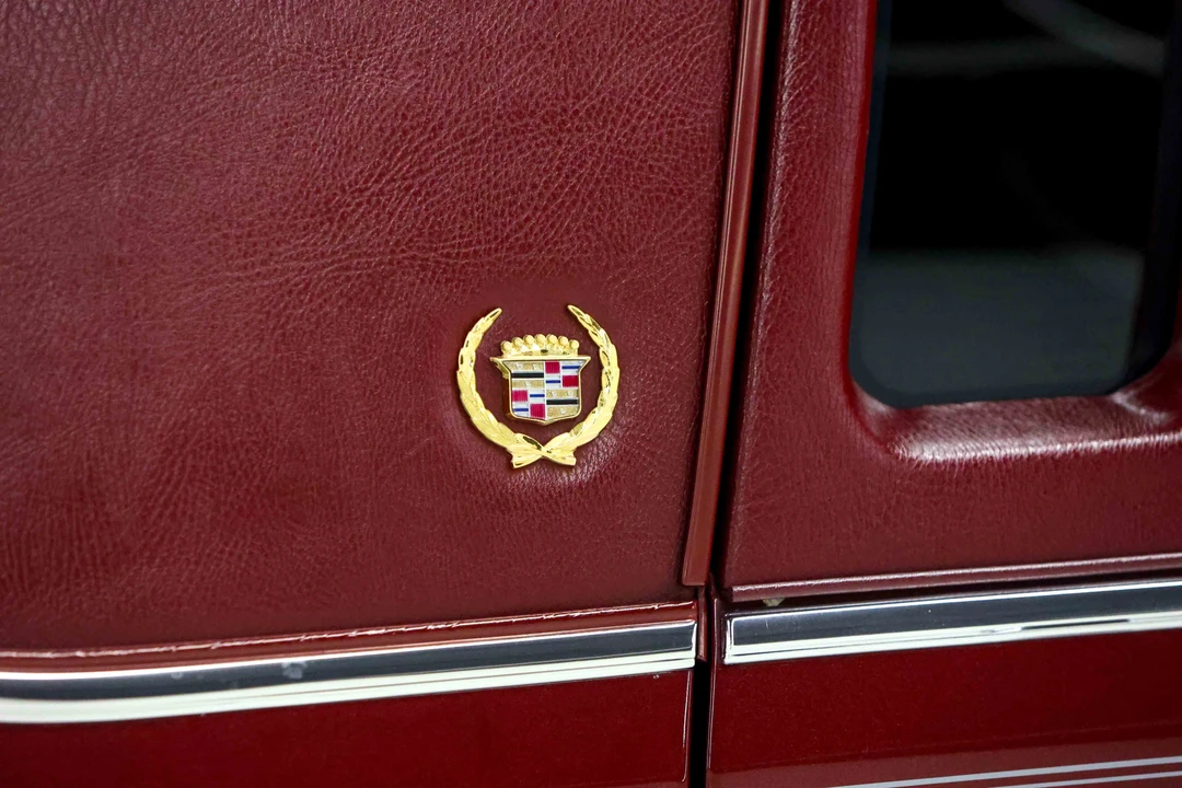 1990 Cadillac Brougham - Image 28 of 31