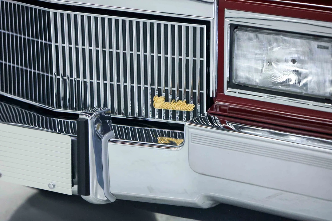 1990 Cadillac Brougham - Image 17 of 31