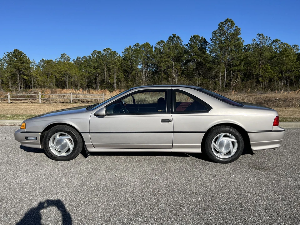 1990 Ford Thunderbird 10th Gen - Image 4 of 31