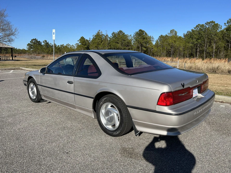 1990 Ford Thunderbird 10th Gen - Image 5 of 31