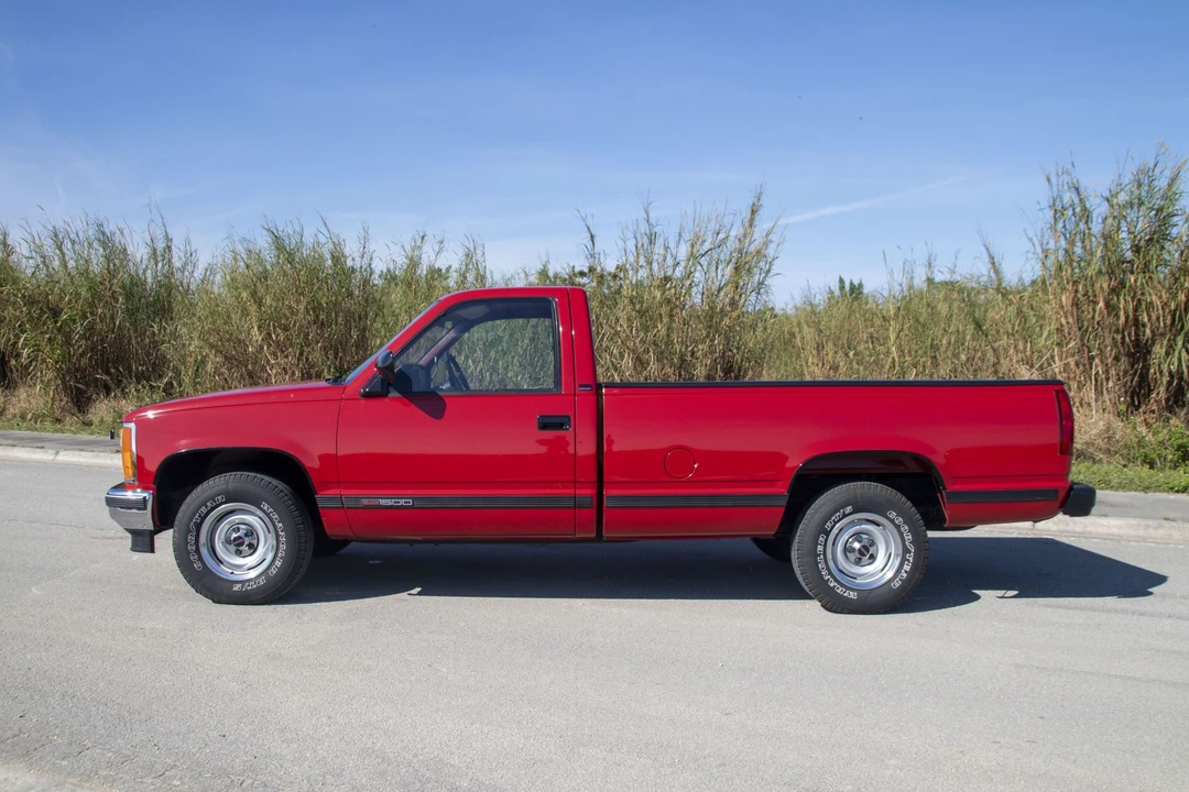 1990 GMC Sierra 1st Gen - Image 3 of 31