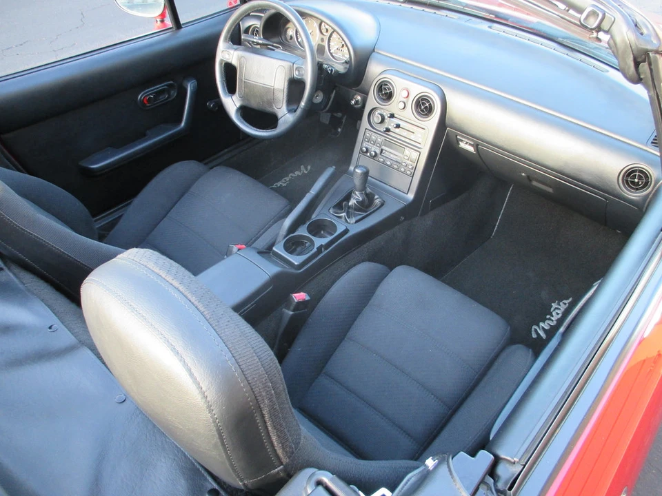 1990 Mazda NA MX-5 Miata - Image 16 of 31
