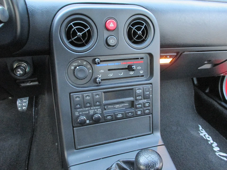 1990 Mazda NA MX-5 Miata - Image 21 of 31