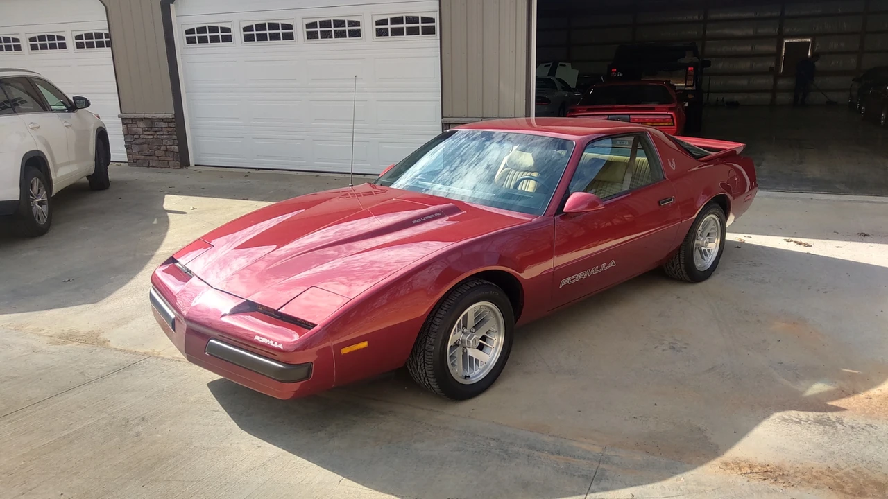 1990 Pontiac Firebird 3rd Gen - Image 14 of 31