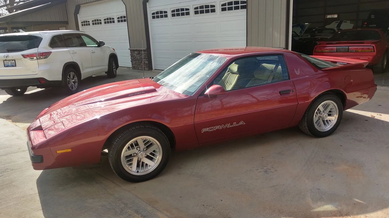 1990 Pontiac Firebird 3rd Gen - Image 13 of 31