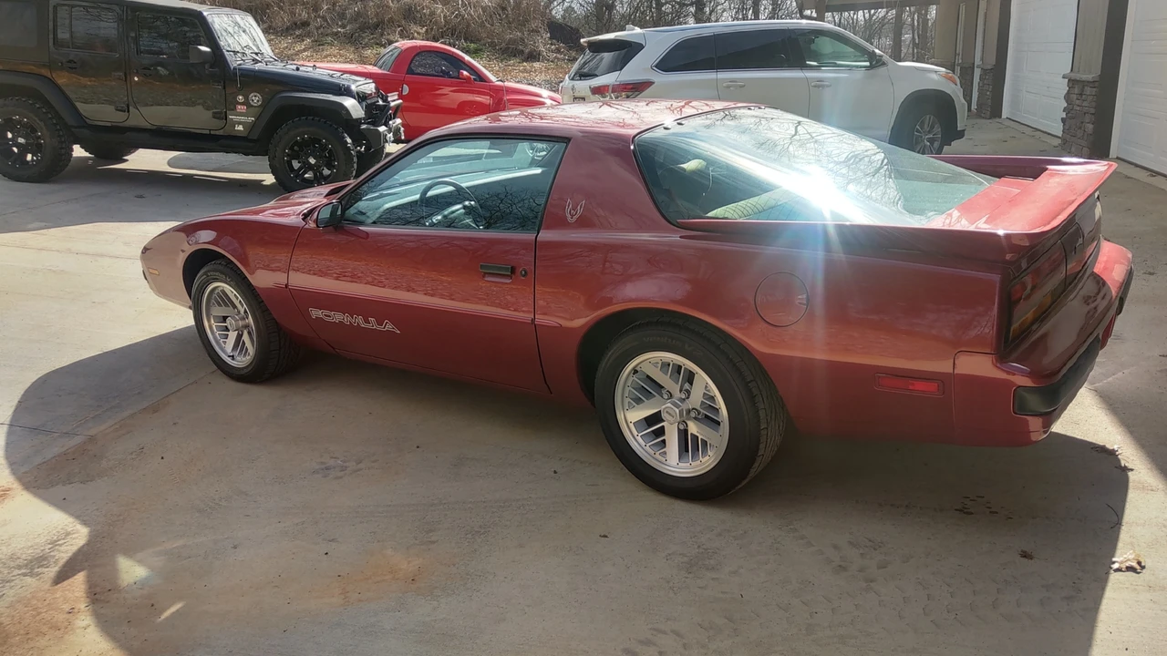 1990 Pontiac Firebird 3rd Gen - Image 11 of 31