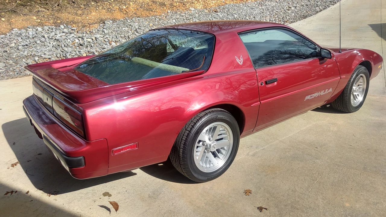 1990 Pontiac Firebird 3rd Gen - Image 6 of 31