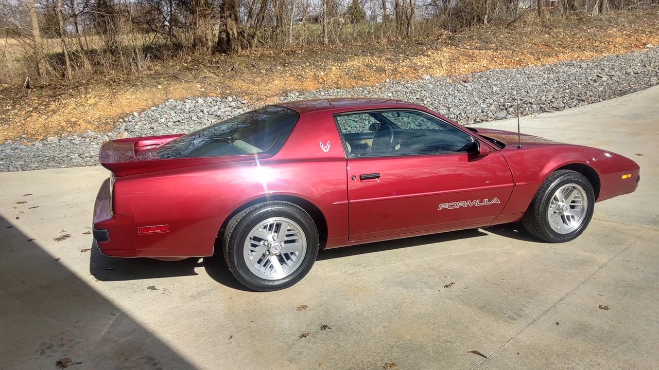 1990 Pontiac Firebird 3rd Gen - Image 5 of 31