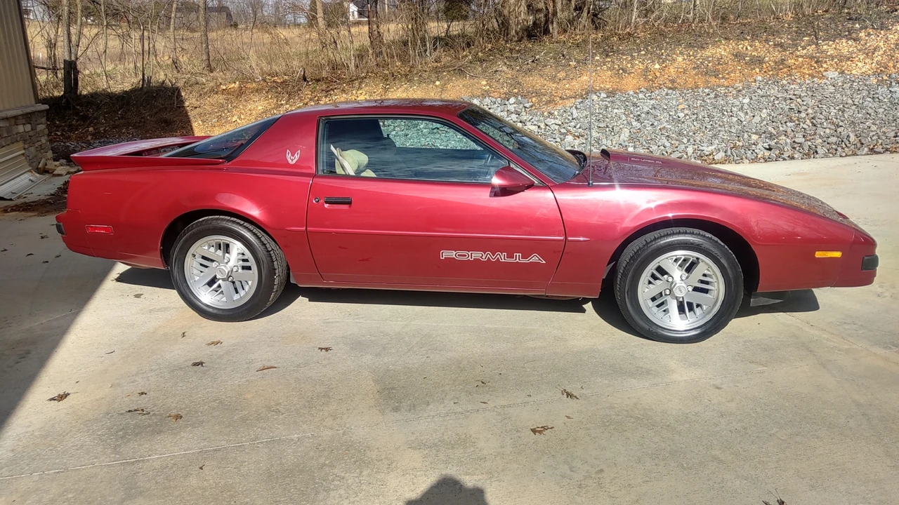 1990 Pontiac Firebird 3rd Gen - Image 4 of 31