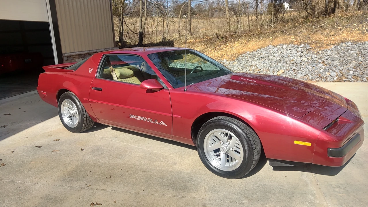 1990 Pontiac Firebird 3rd Gen - Image 3 of 31