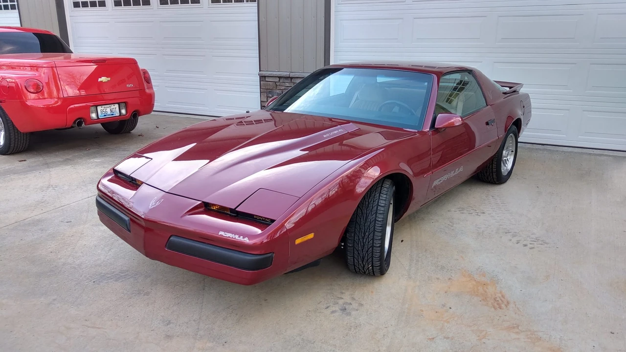 1990 Pontiac Firebird 3rd Gen - Image 15 of 31