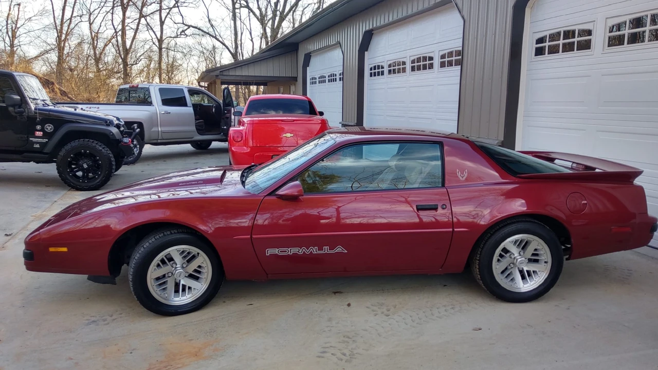 1990 Pontiac Firebird 3rd Gen - Image 12 of 31