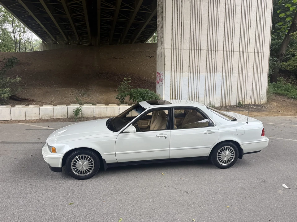 1991 Acura Legend 2nd Gen - Image 2 of 31