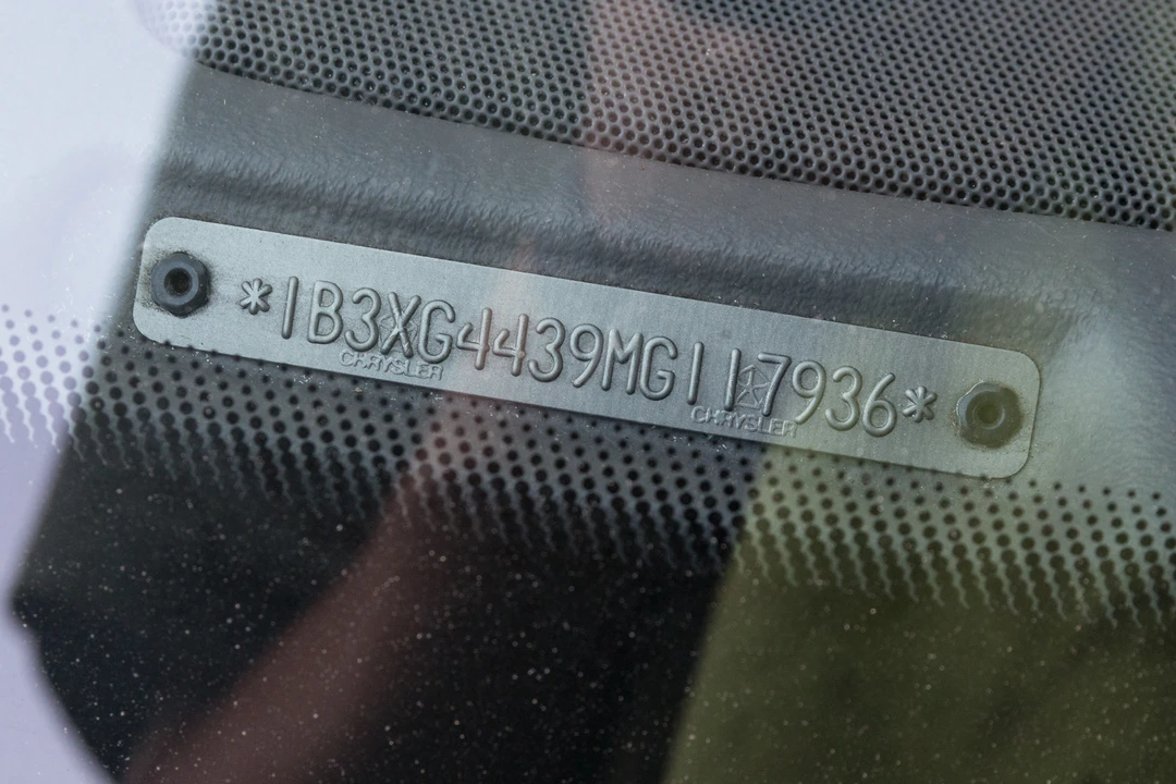 1991 Dodge Daytona - Image 21 of 31