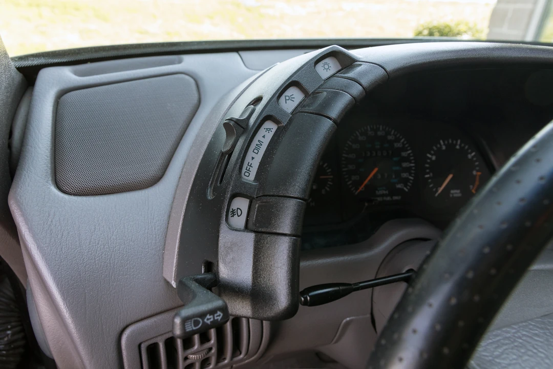 1991 Dodge Daytona - Image 28 of 31