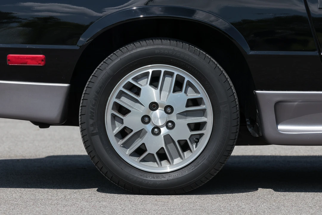 1991 Dodge Daytona - Image 18 of 31