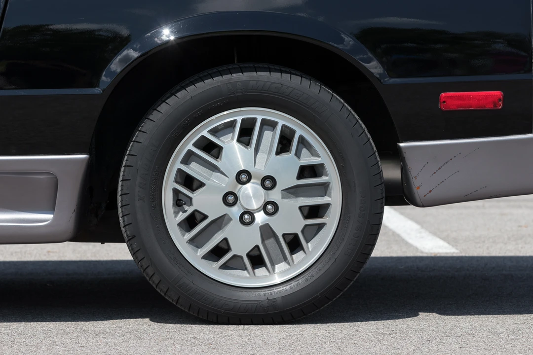 1991 Dodge Daytona - Image 19 of 31