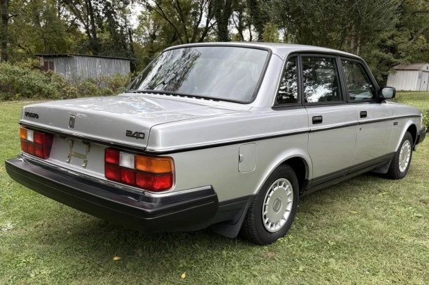 1991 Volvo 244 - Image 2 of 7