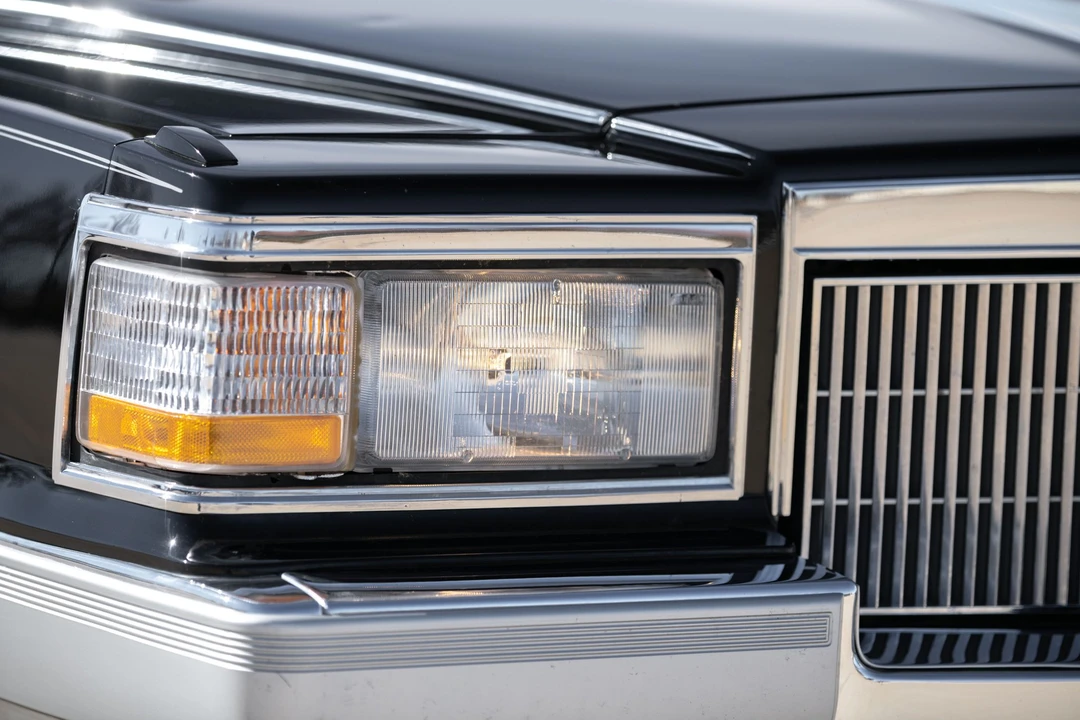 1992 Cadillac Brougham - Image 21 of 31