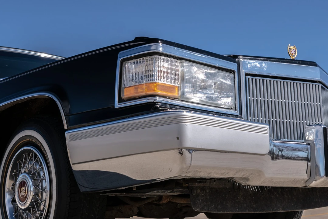 1992 Cadillac Brougham - Image 29 of 31