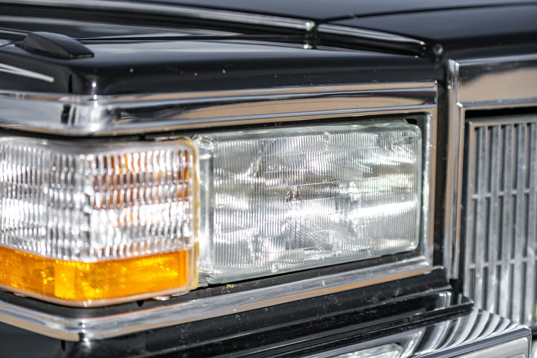 1992 Cadillac Brougham - Image 22 of 31