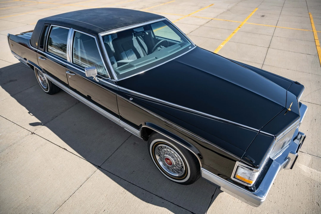 1992 Cadillac Brougham - Image 9 of 31