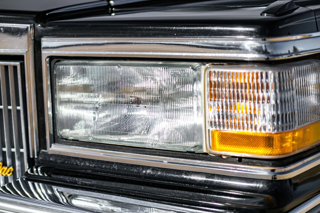 1992 Cadillac Brougham - Image 26 of 31