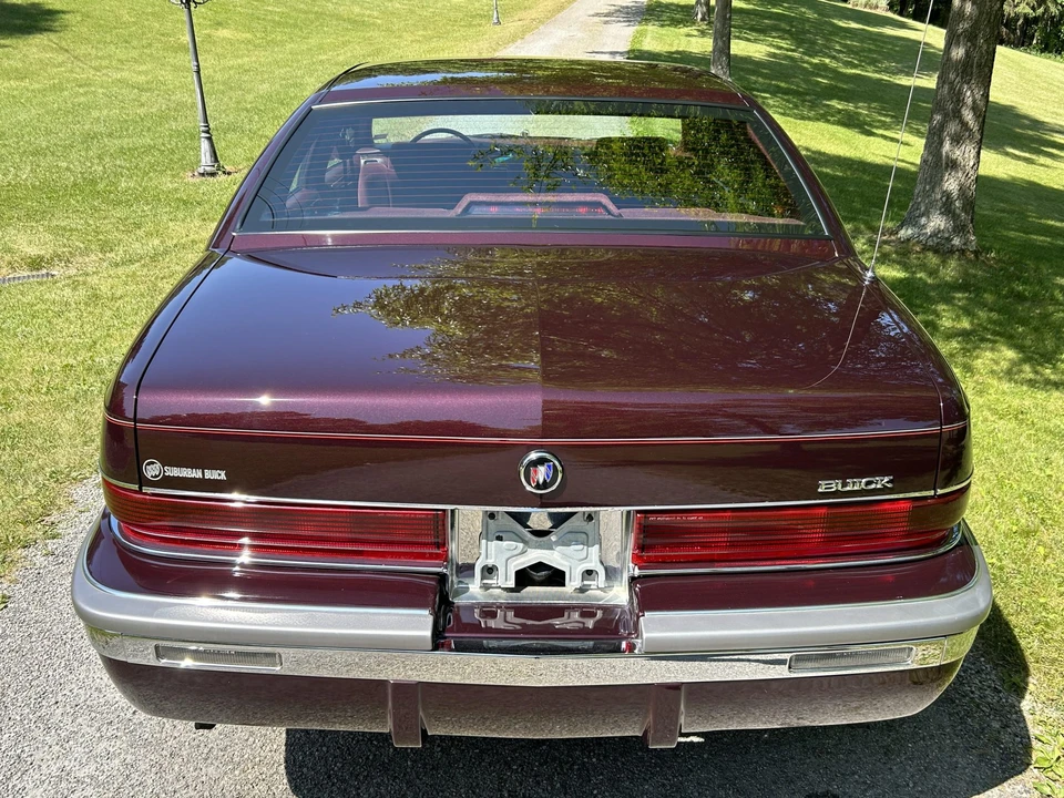 1995 Buick Roadmaster - Image 10 of 31