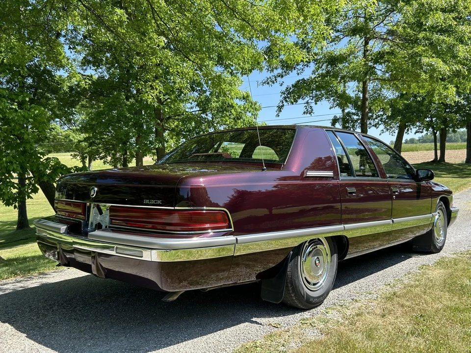 1995 Buick Roadmaster - Image 7 of 31