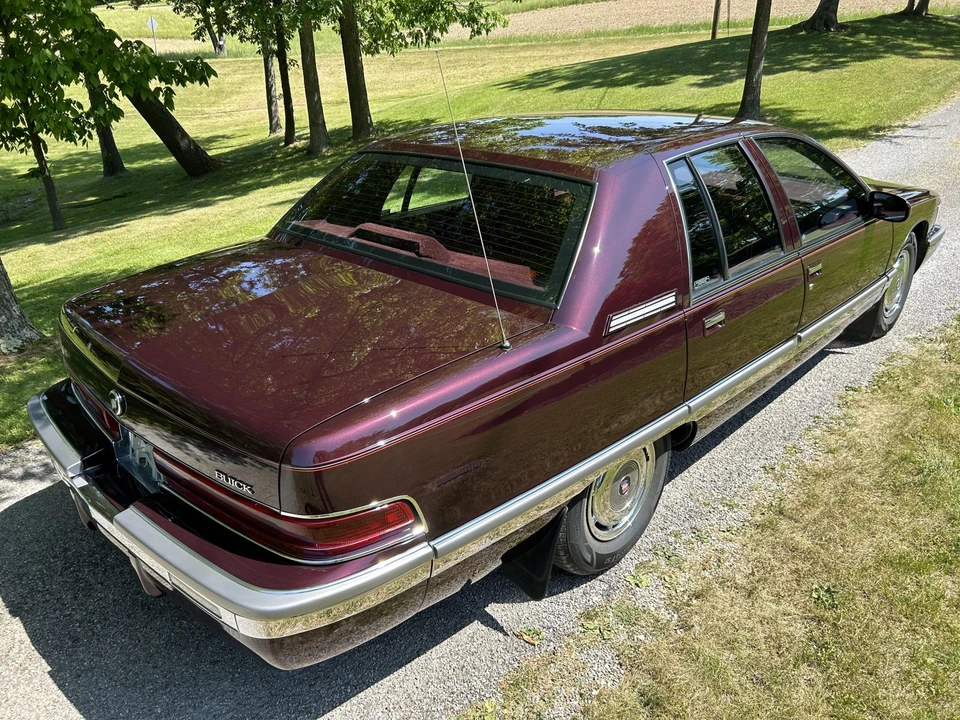 1995 Buick Roadmaster - Image 8 of 31