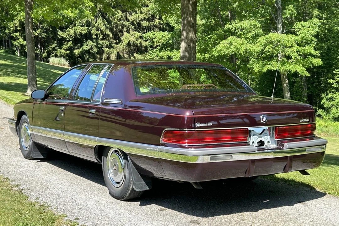 1995 Buick Roadmaster - Image 14 of 31