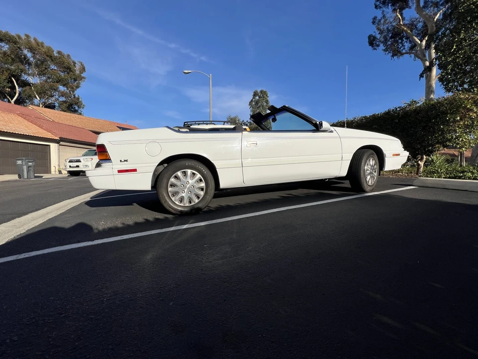 1995 Chrysler LeBaron - Image 19 of 31