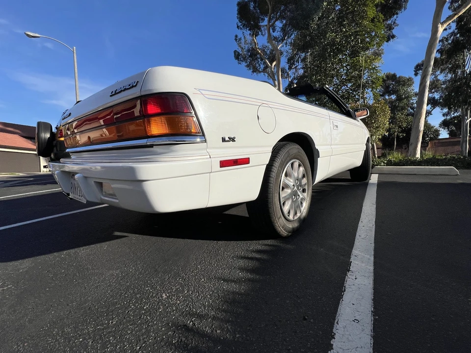 1995 Chrysler LeBaron - Image 17 of 31