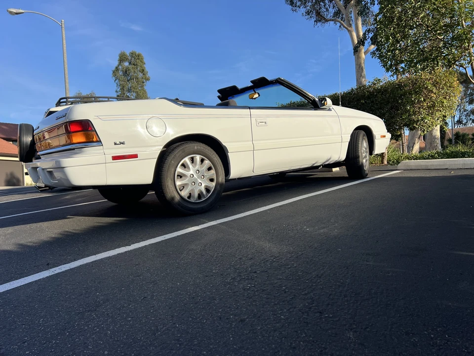 1995 Chrysler LeBaron - Image 18 of 31