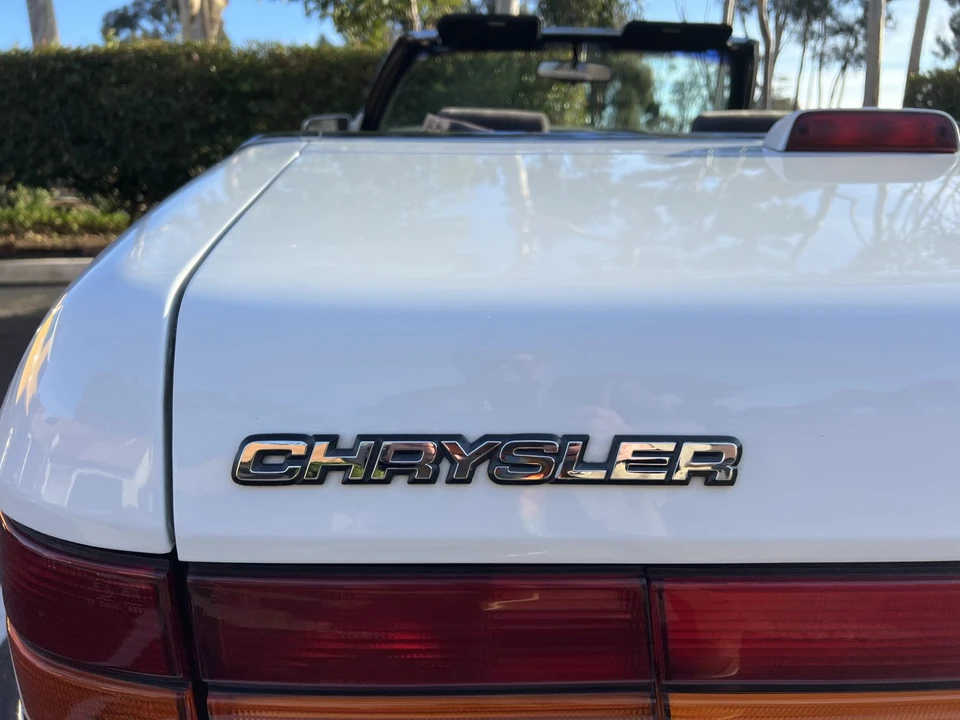 1995 Chrysler LeBaron - Image 22 of 31