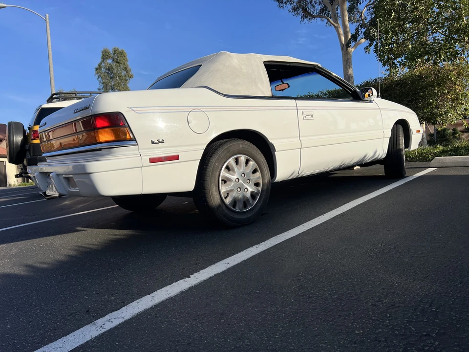 1995 Chrysler LeBaron - Image 8 of 31