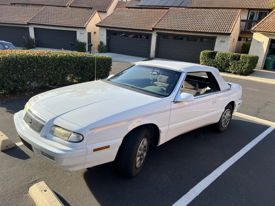 1995 Chrysler LeBaron - Image 2 of 31