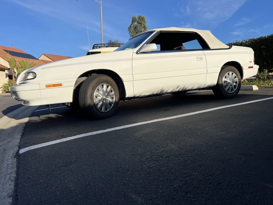 1995 Chrysler LeBaron - Image 3 of 31