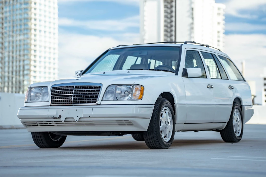 1995 Mercedes-Benz W124 E-Class - Image 2 of 31