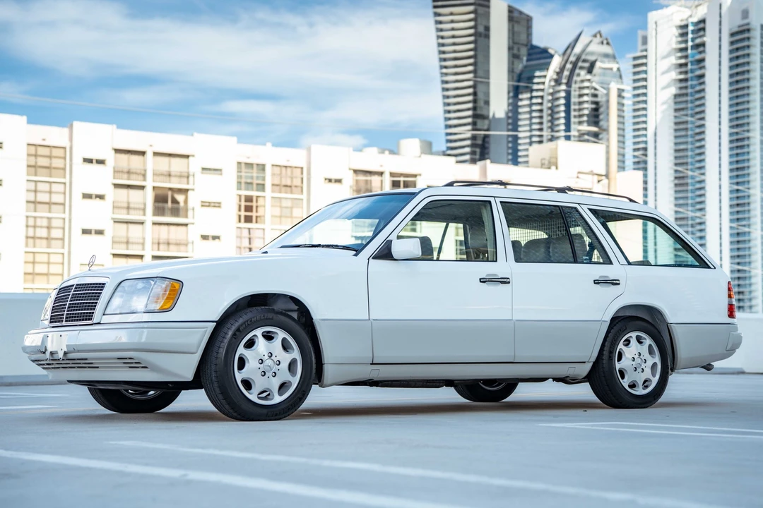 1995 Mercedes-Benz W124 E-Class - Image 3 of 31