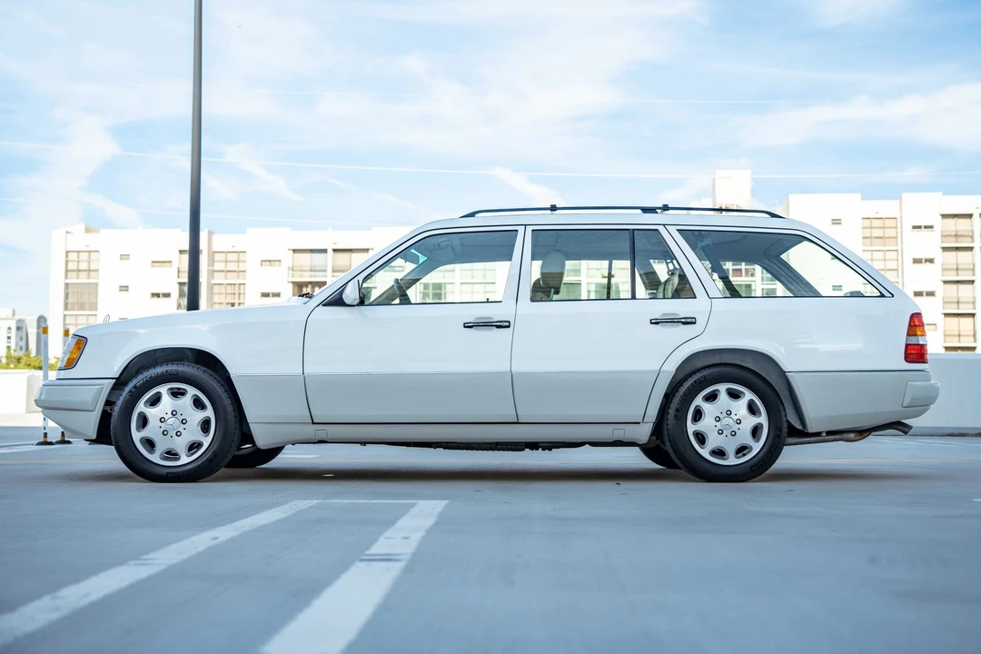 1995 Mercedes-Benz W124 E-Class - Image 4 of 31