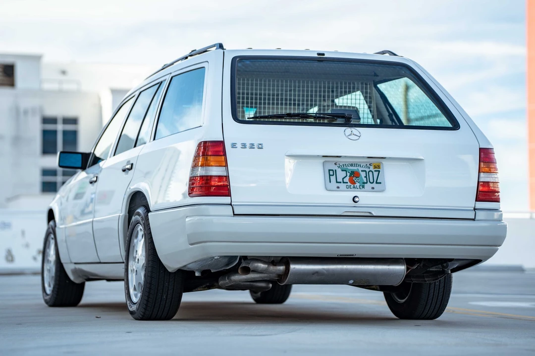 1995 Mercedes-Benz W124 E-Class - Image 6 of 31