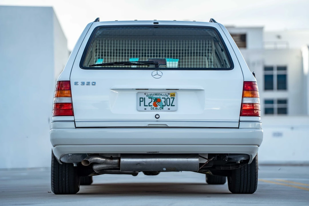1995 Mercedes-Benz W124 E-Class - Image 8 of 31