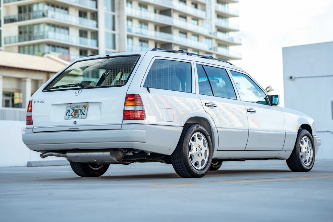 1995 Mercedes-Benz W124 E-Class - Image 9 of 31