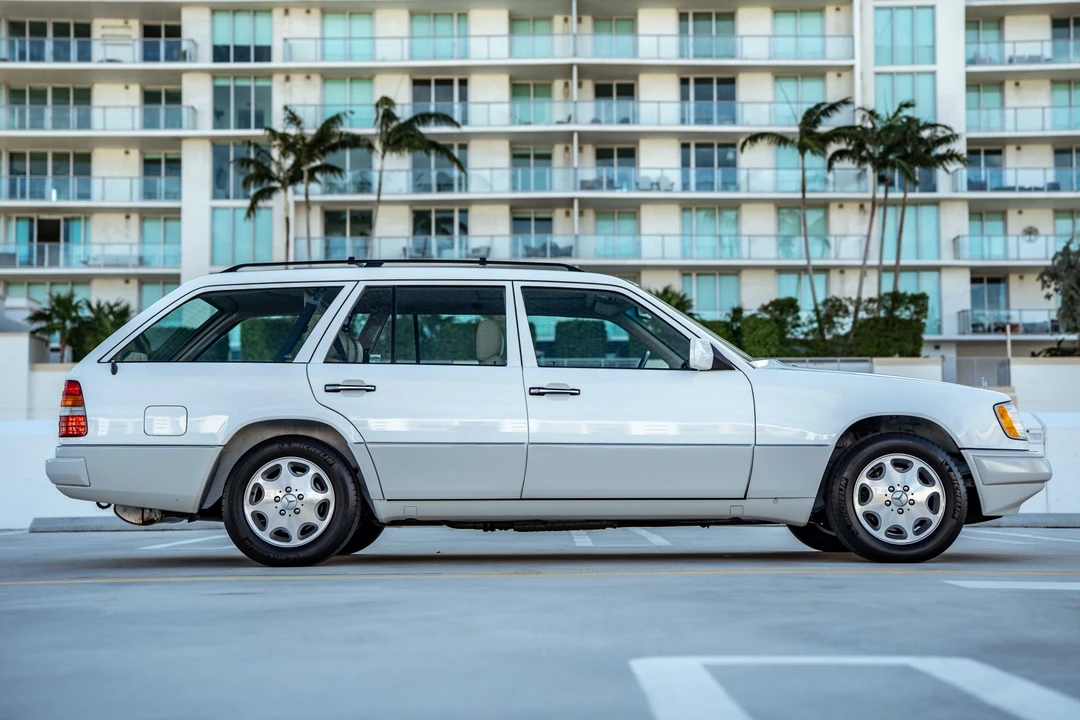 1995 Mercedes-Benz W124 E-Class - Image 10 of 31